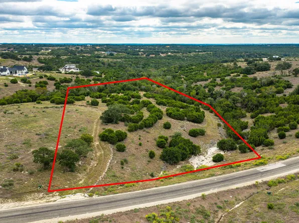 121 Cattlemans Crossing Dr, Kerrville, TX 78028