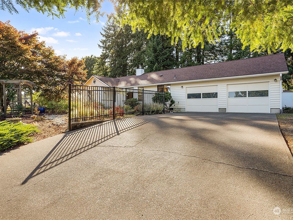 1st image of 1611 Easthill Place NW