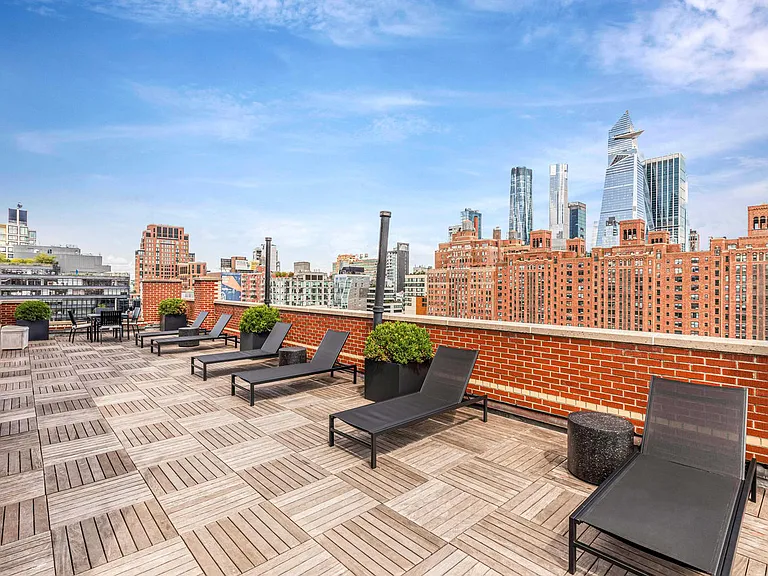 433 W 21st St #2F — Photo 10