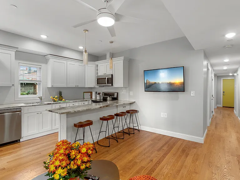 1047 Saratoga St #1 — Photo 9