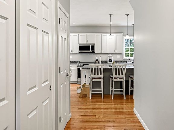 3rd image of 59 Hearthside Drive