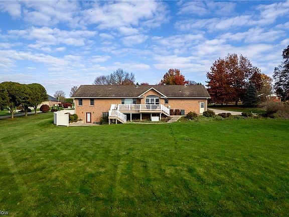 3rd image of 1330 Scenic Heights Dr
