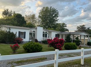 2516 Roundhouse Rd, Dandridge, TN 37725