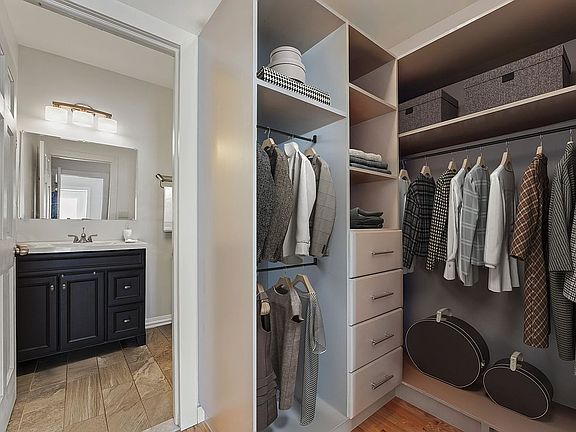 5th image of 137A 22nd St #2FAM