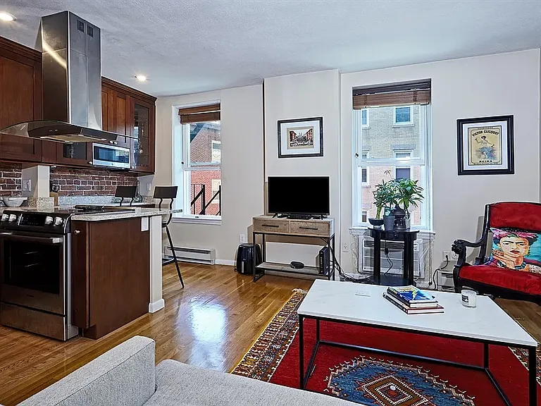 32 Fleet St #6 — Photo 1