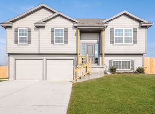 9904 E 219th Cir, Peculiar, MO 64078