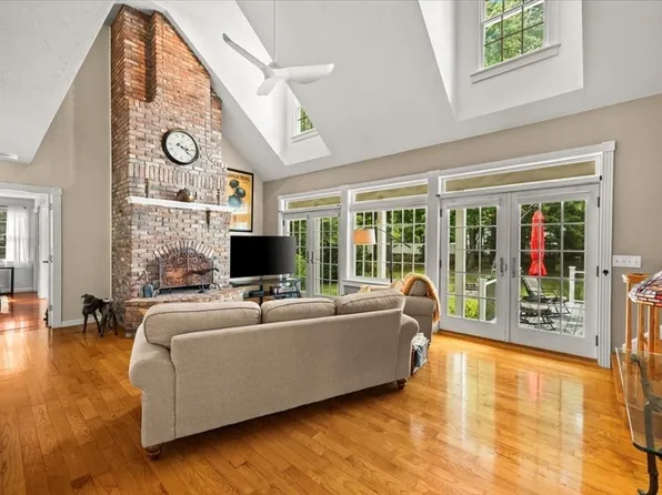 11 Mill Pond Rd, West Bridgewater, MA 02379