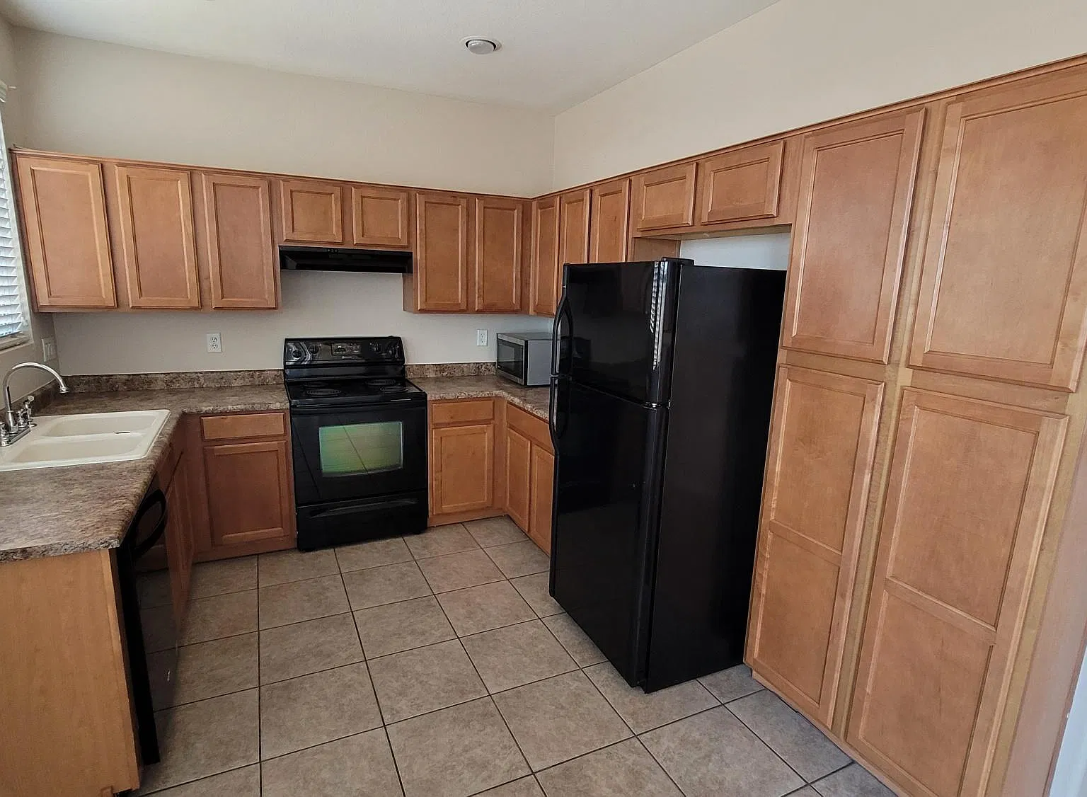 1886 E Don Carlos Ave — Photo 3