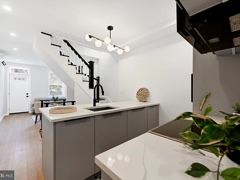 1705 Olive St — Photo 9