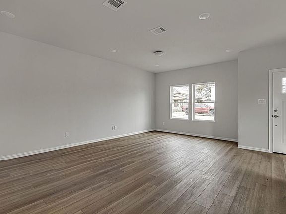 2nd image of 1138 E Broadway Ave