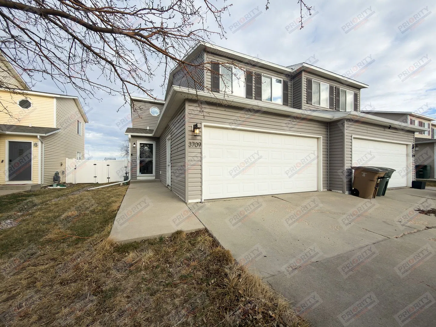 3 bed, 2.5 bath townhouse with a 2 car garage — Photo 1