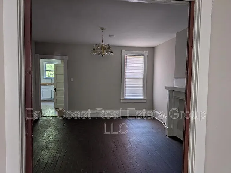 304 1/2 W Martin St — Photo 12