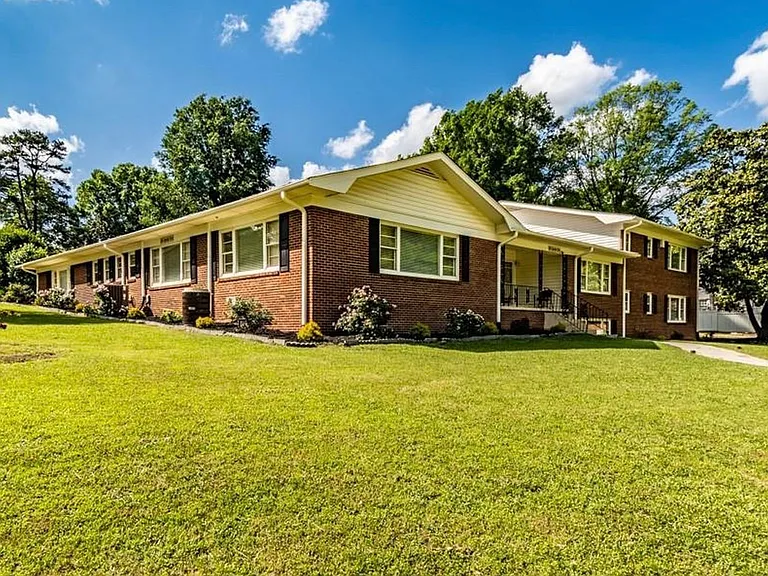 300 Edgedale Dr — Photo 4