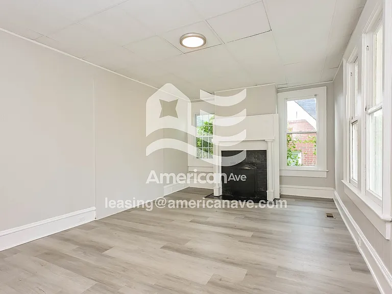845237_002_living_room_2.jpg