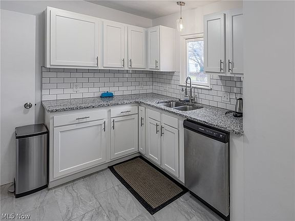 5th image of 3752 Wallingford Rd