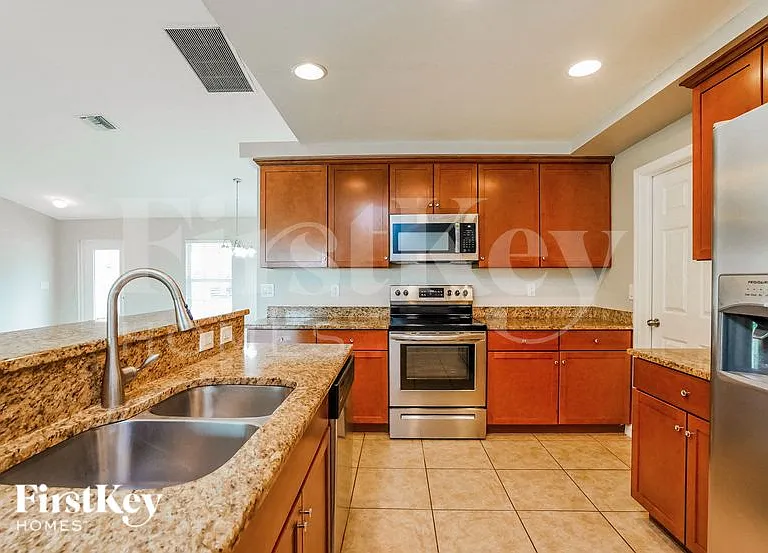 3032 NW 6th Ave — Photo 5
