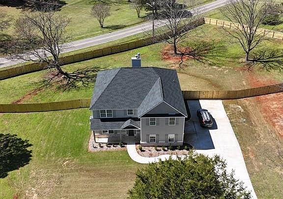 2nd image of 575 Mountain View Rd
