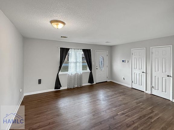 3rd image of 476 Elm St