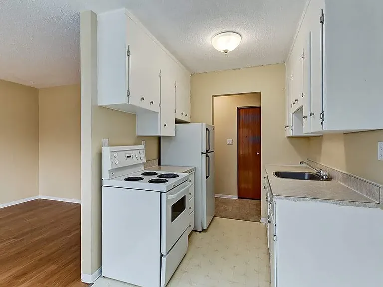 15 Darlington St E #15 — Photo 7
