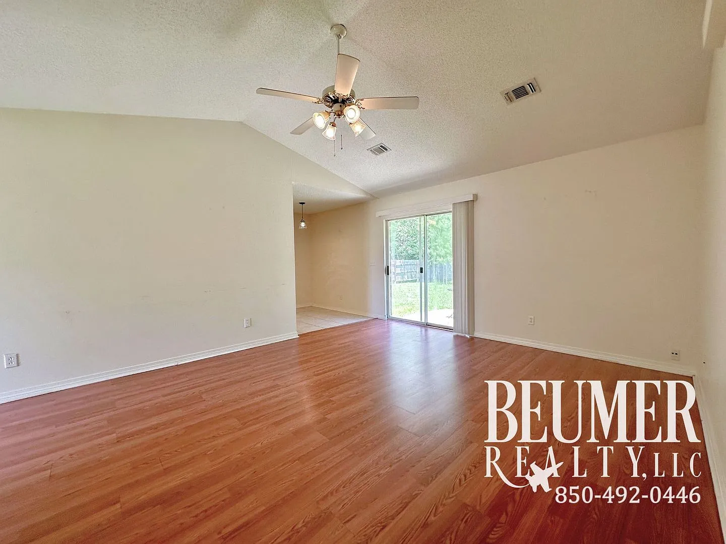Charming 3-Bedroom Home in Lake Cook Estates W. Pensacola — Photo 3