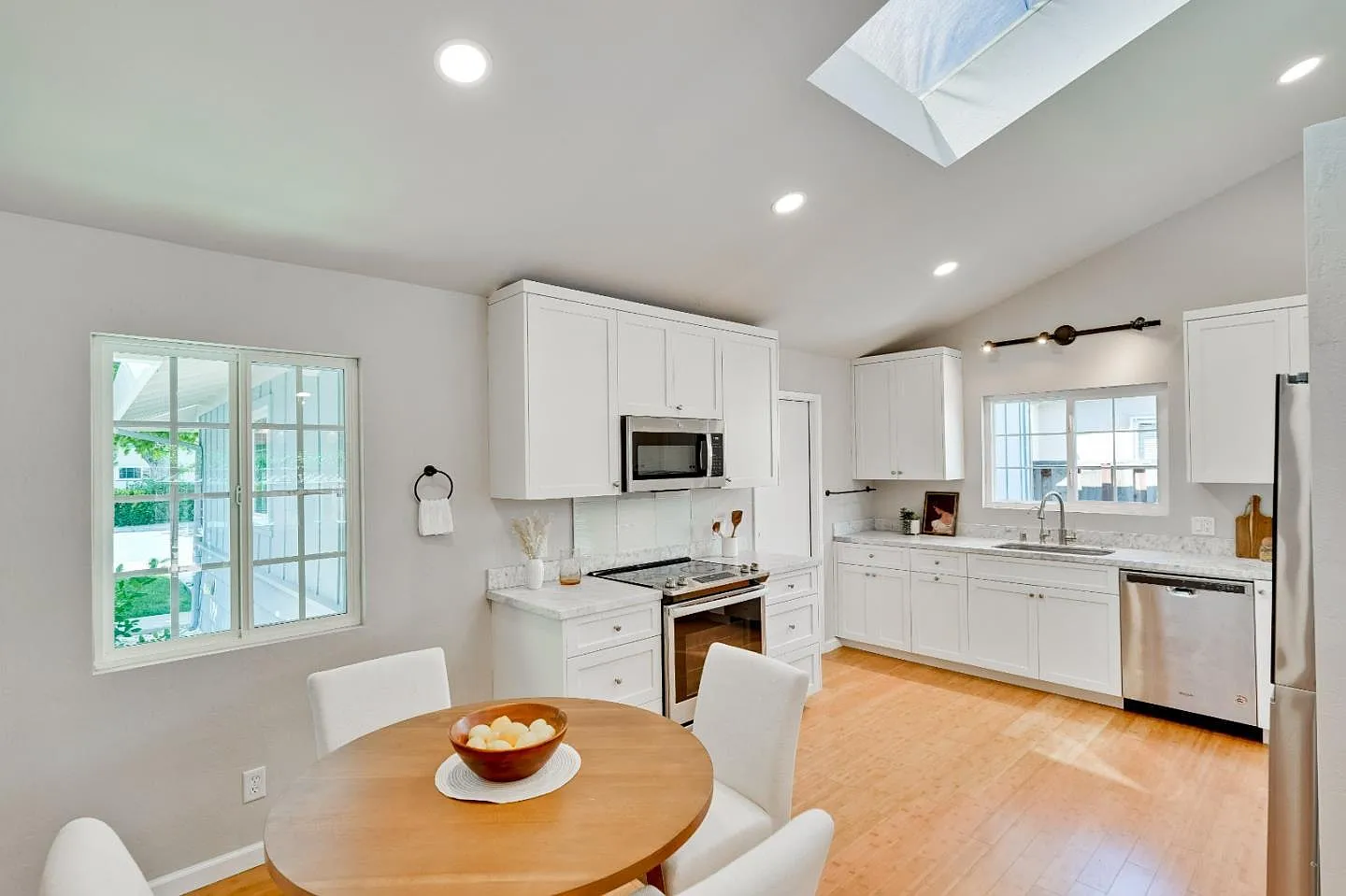 3 bed, 1283 sqft, $5,200 — Photo 4