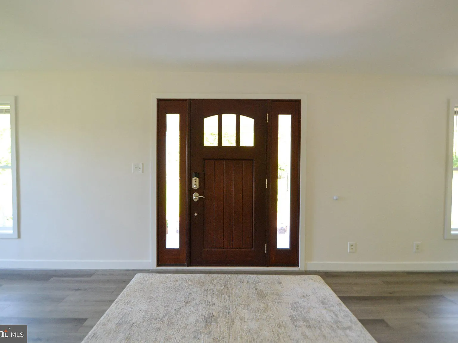 3 bed, 2.0 bath, 1424 sqft, $2,800 — Photo 3