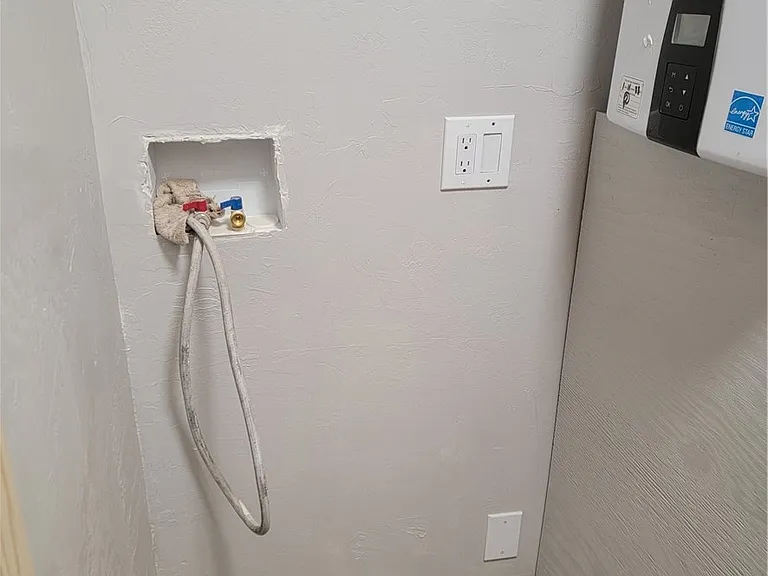221 Imperial Ave — Photo 9