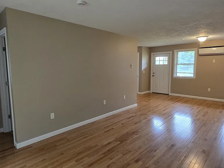 43 Beatrice St #B — Photo 6