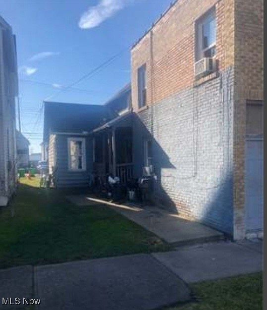 2nd image of 672 W Tuscarawas Ave