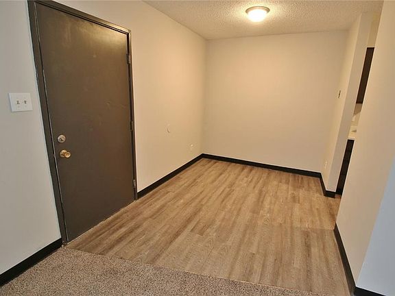 4th image of 2998 Brookside Dr