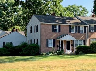 142 Sylvan Knoll Rd, Stamford, CT 06902