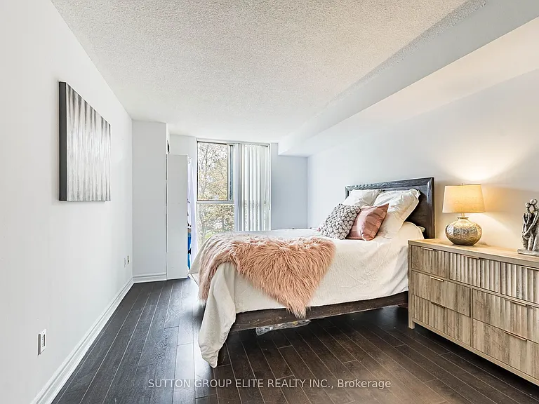 2091 Hurontario St #307 — Photo 32