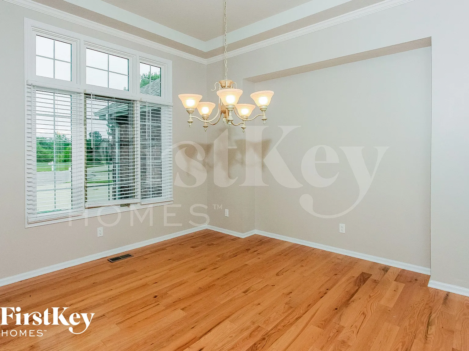 3 bed, 2.5 bath, 3626 sqft, $2,800 — Photo 4