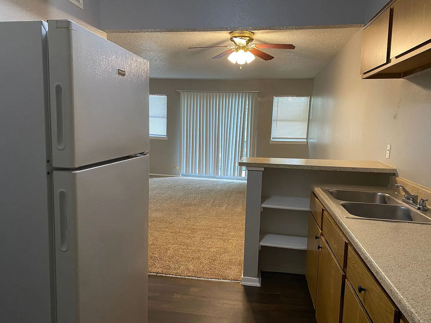 Large 1-Bedroom Off San Pedro — Photo 4