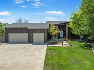 6431 2nd Ave E, Williston, ND 58801