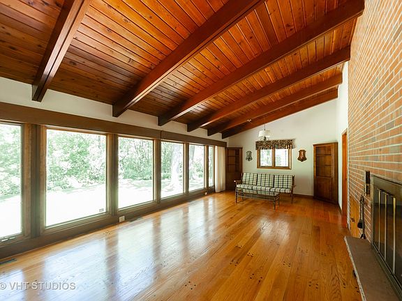 4th image of 1065 Woodfield Ln