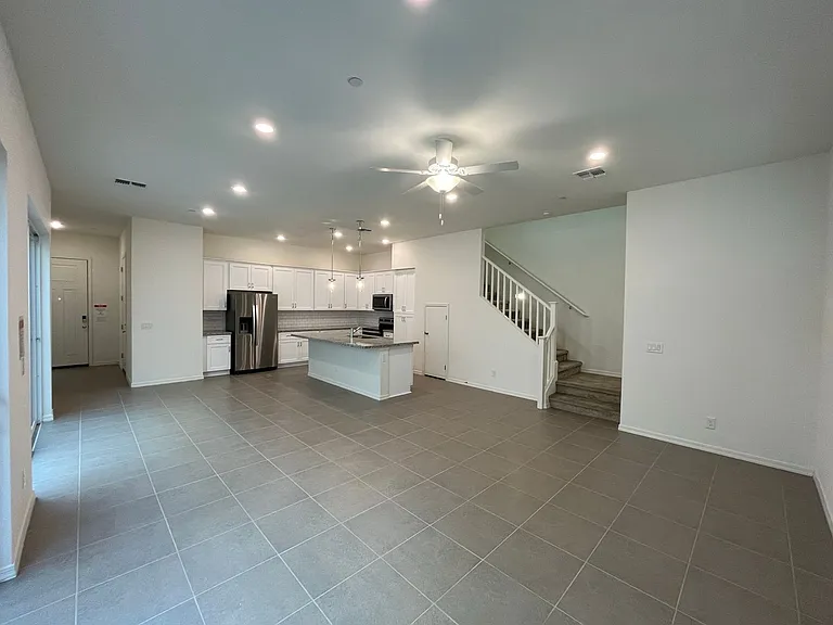 265 E Balsam Dr — Photo 18