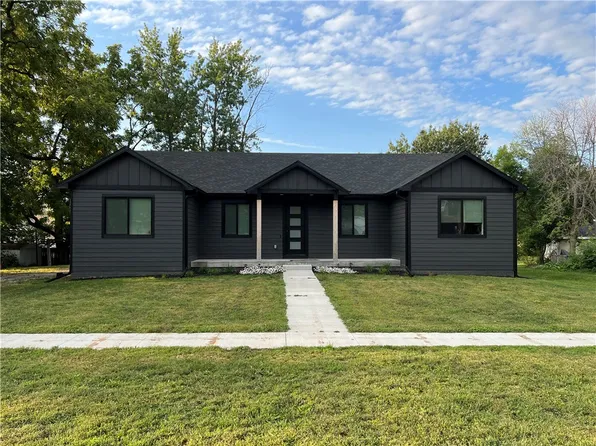304 2nd St NW, Mitchellville, IA 50169