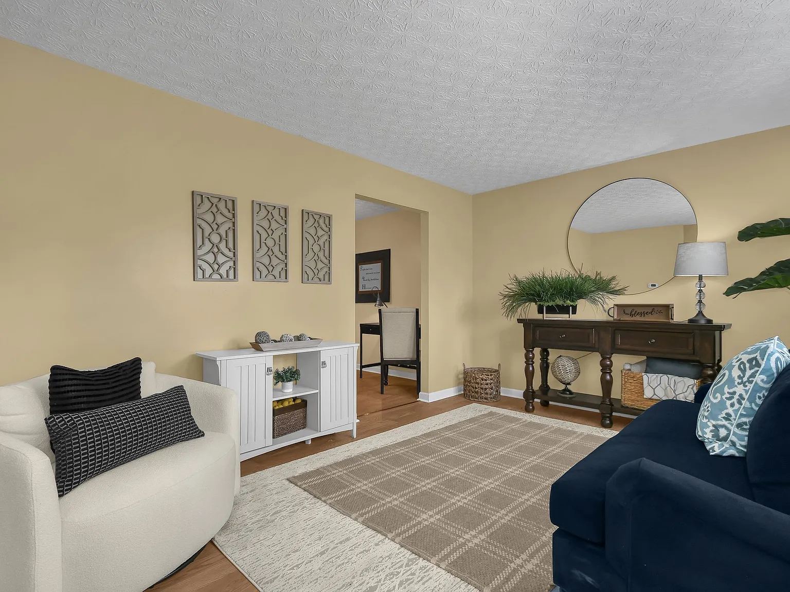 3 bed, 1.5 bath, 1576 sqft, $3,500 — Photo 3