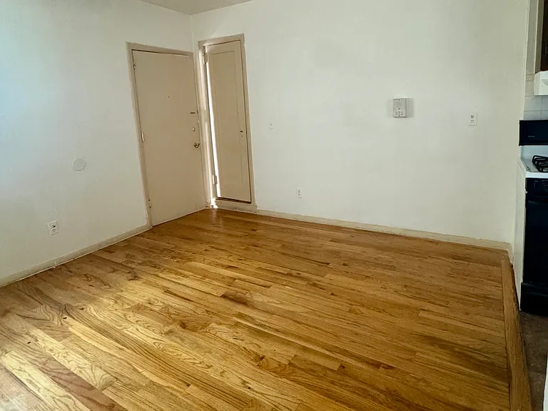 87 W Main St #B — Photo 2