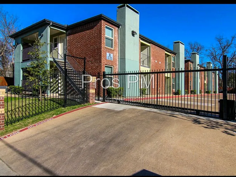 Monarch Place — Photo 34