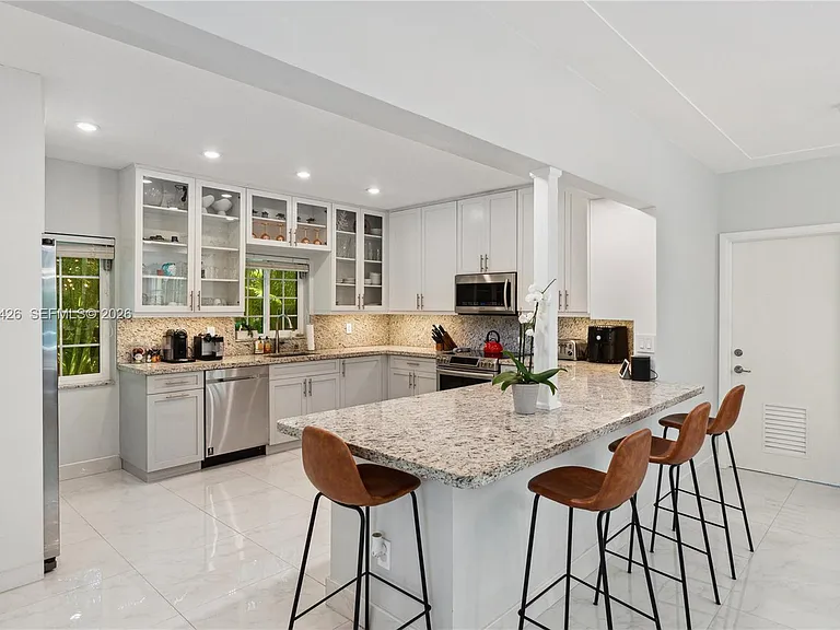 7511 Miami View Dr — Photo 13