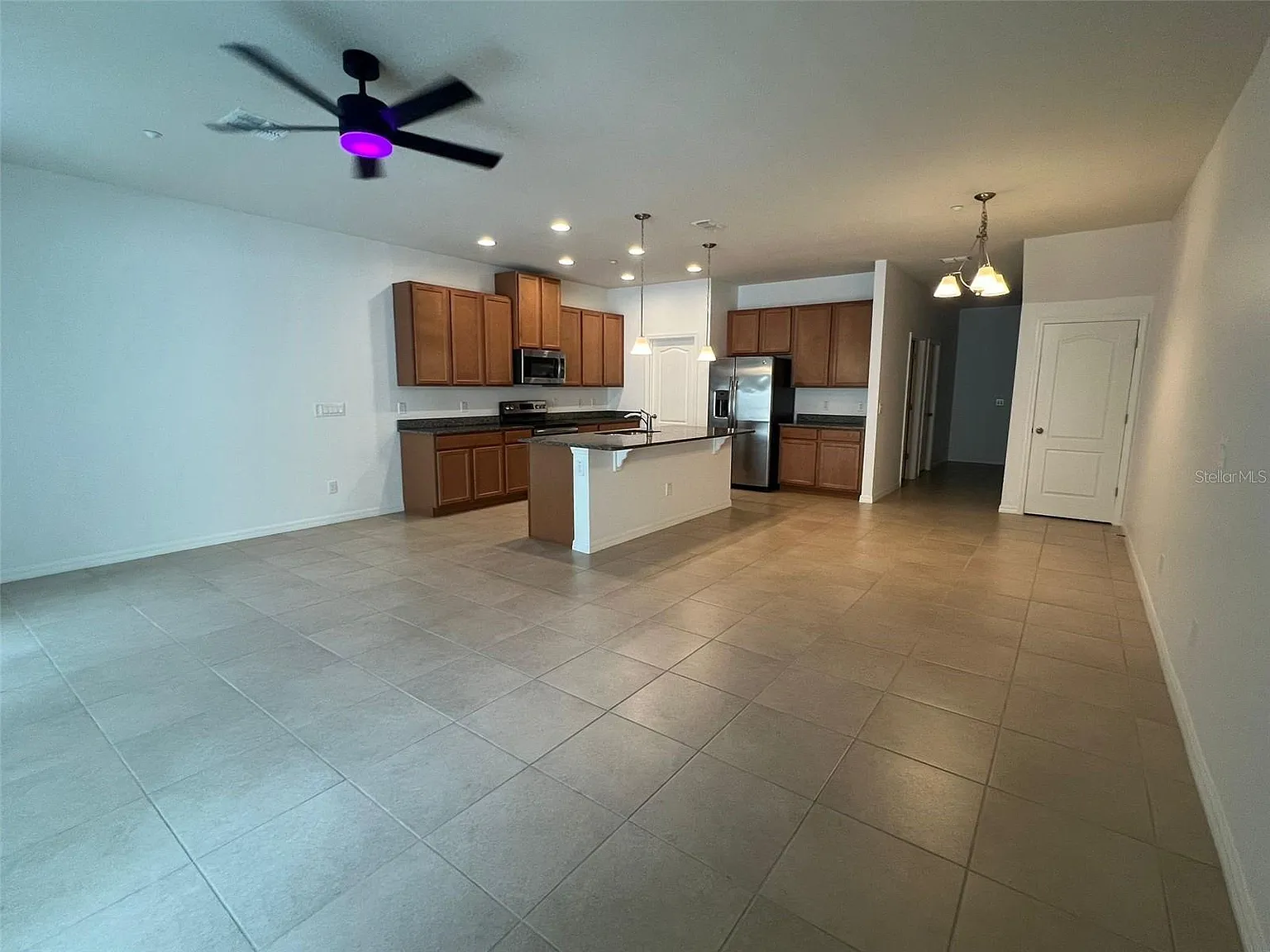 3 bed, 1872 sqft, $2,490 — Photo 3