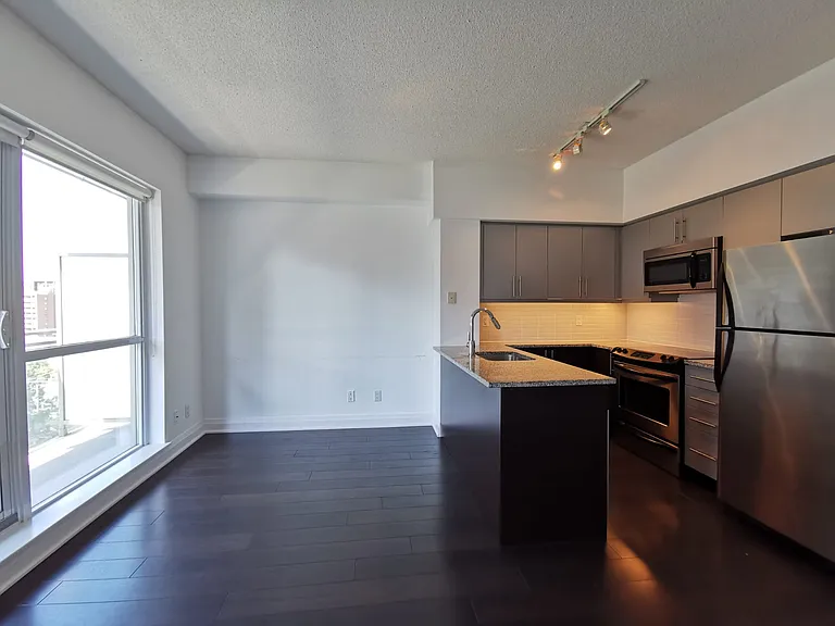 83 Redpath Ave #711 — Photo 6