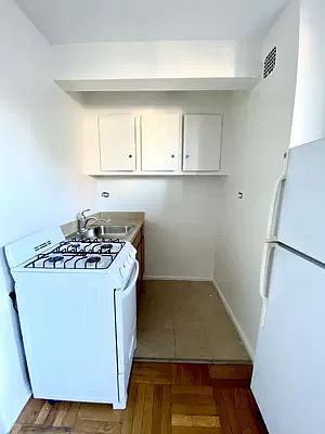 3rd image of 75-10 Woodside Ave #7M