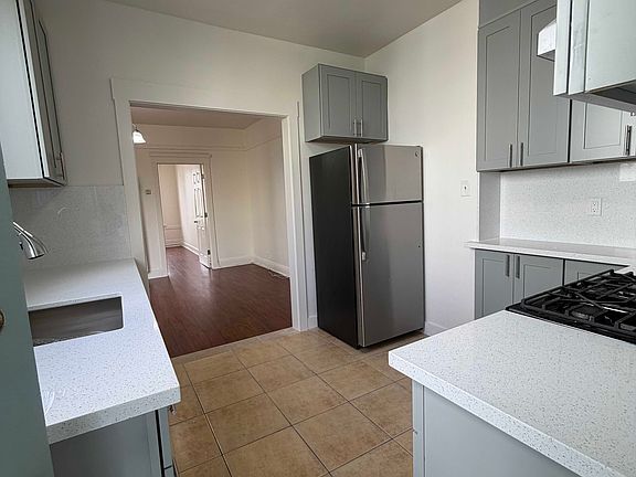 2nd image of 2835 Anza St APT 1