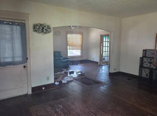 220 N 28th St, Parsons, KS 67357
