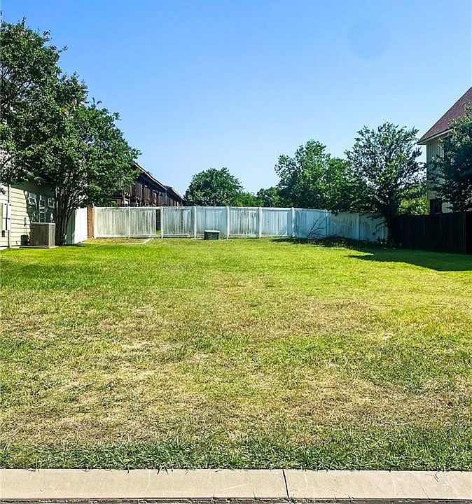 1st image of 204 Prestwick Dr