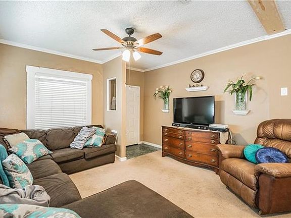 5th image of 207 W Emily St