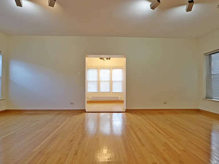 918 W Buena Ave #1 — Photo 2